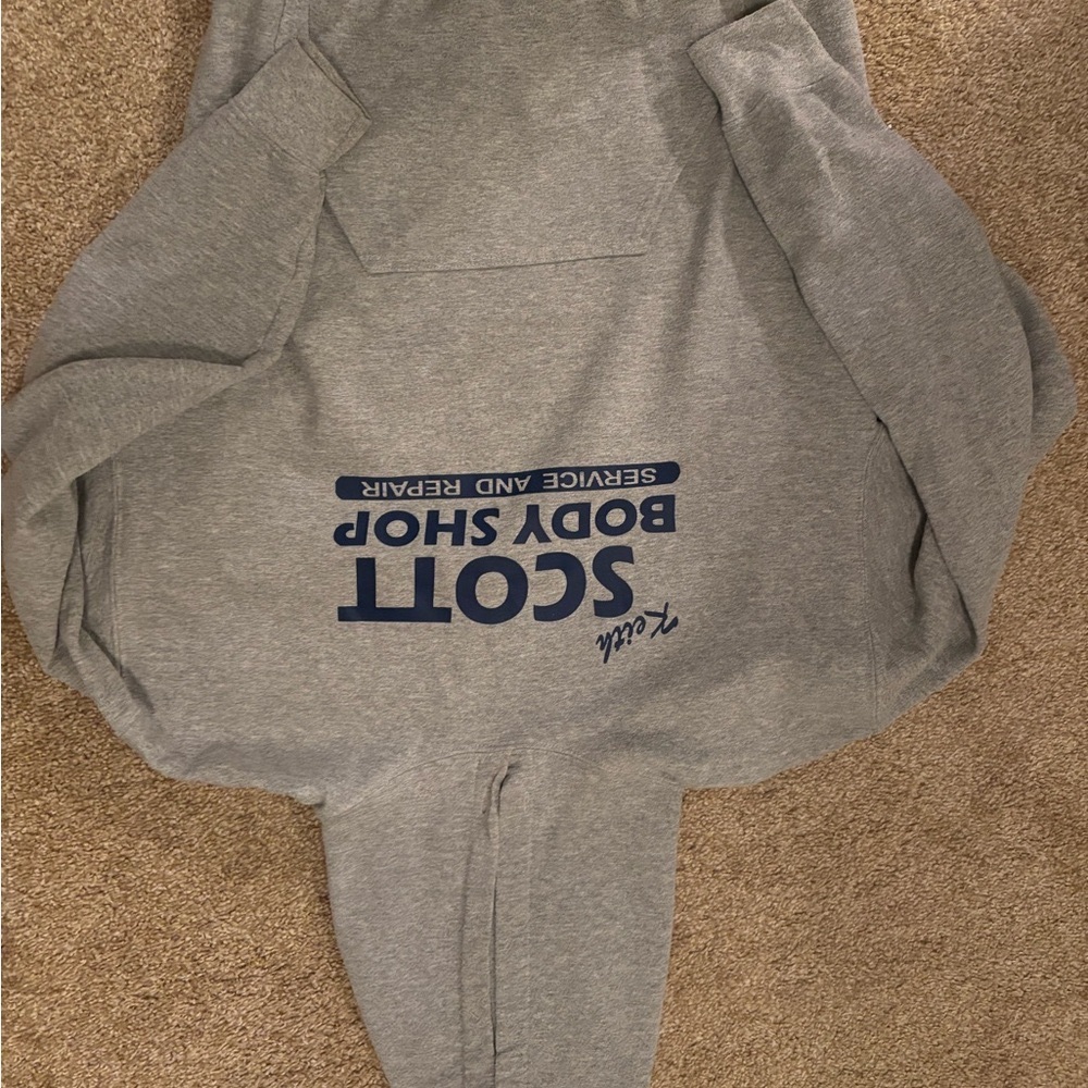 One Tree Hill Gildan Gray sweatshirt